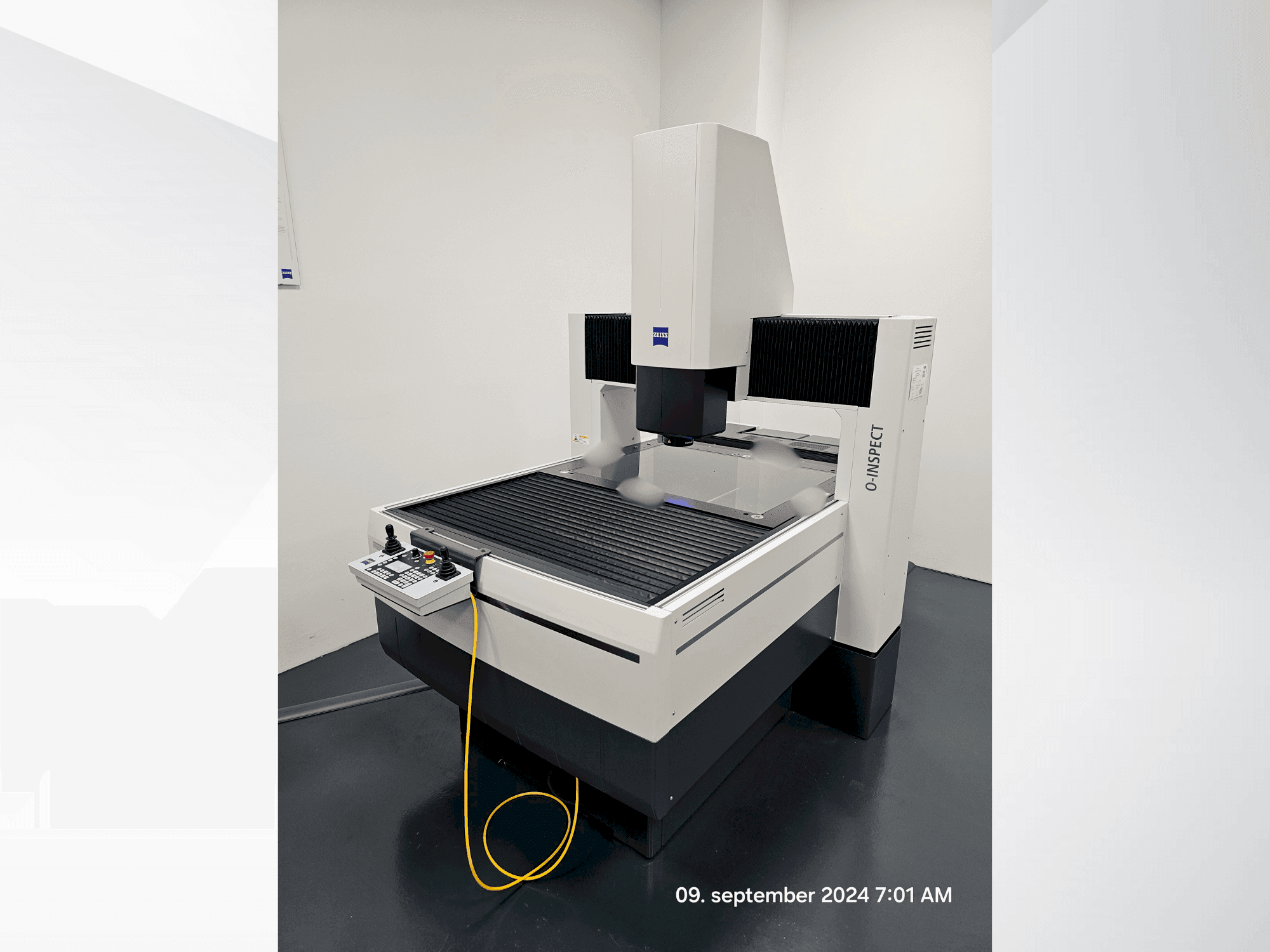 Front view of ZEISS 0-inspect machine
