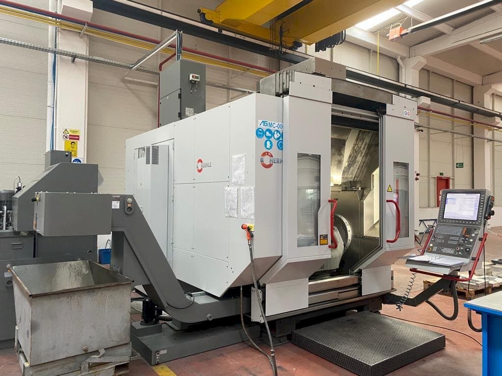 Front view of HERMLE C42u-mt machine