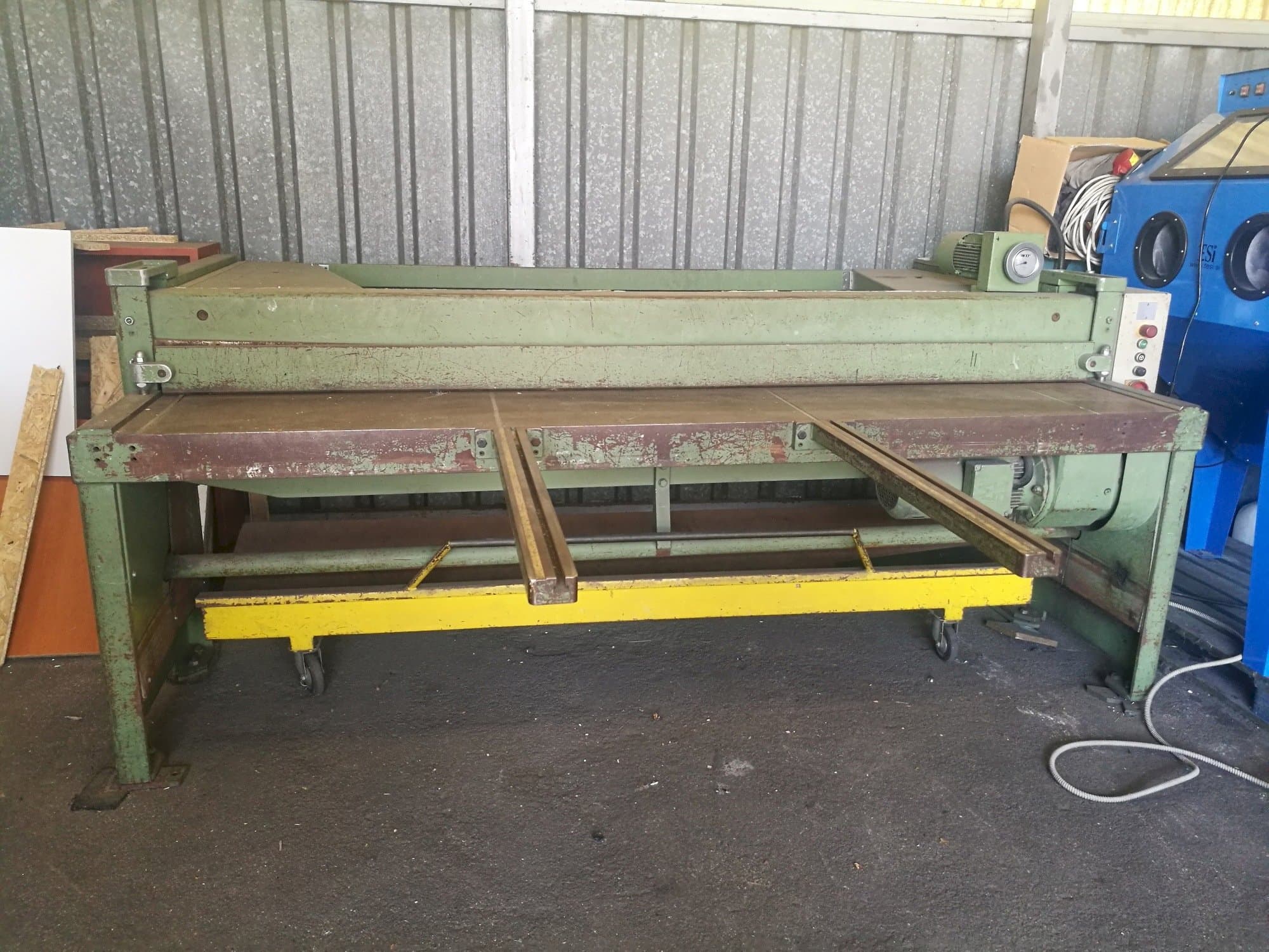 Front view of Schechtl SMT 250-MA machine