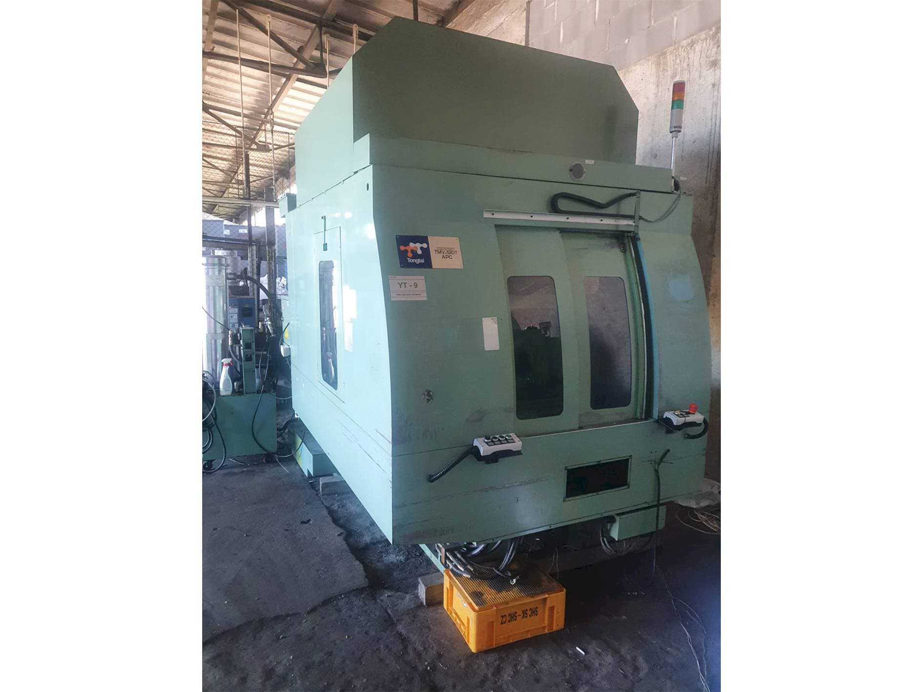 Front view of Tongtai TMV 510/APC machine