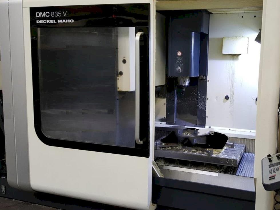 Front view of DECKEL MAHO DMC 835 V machine