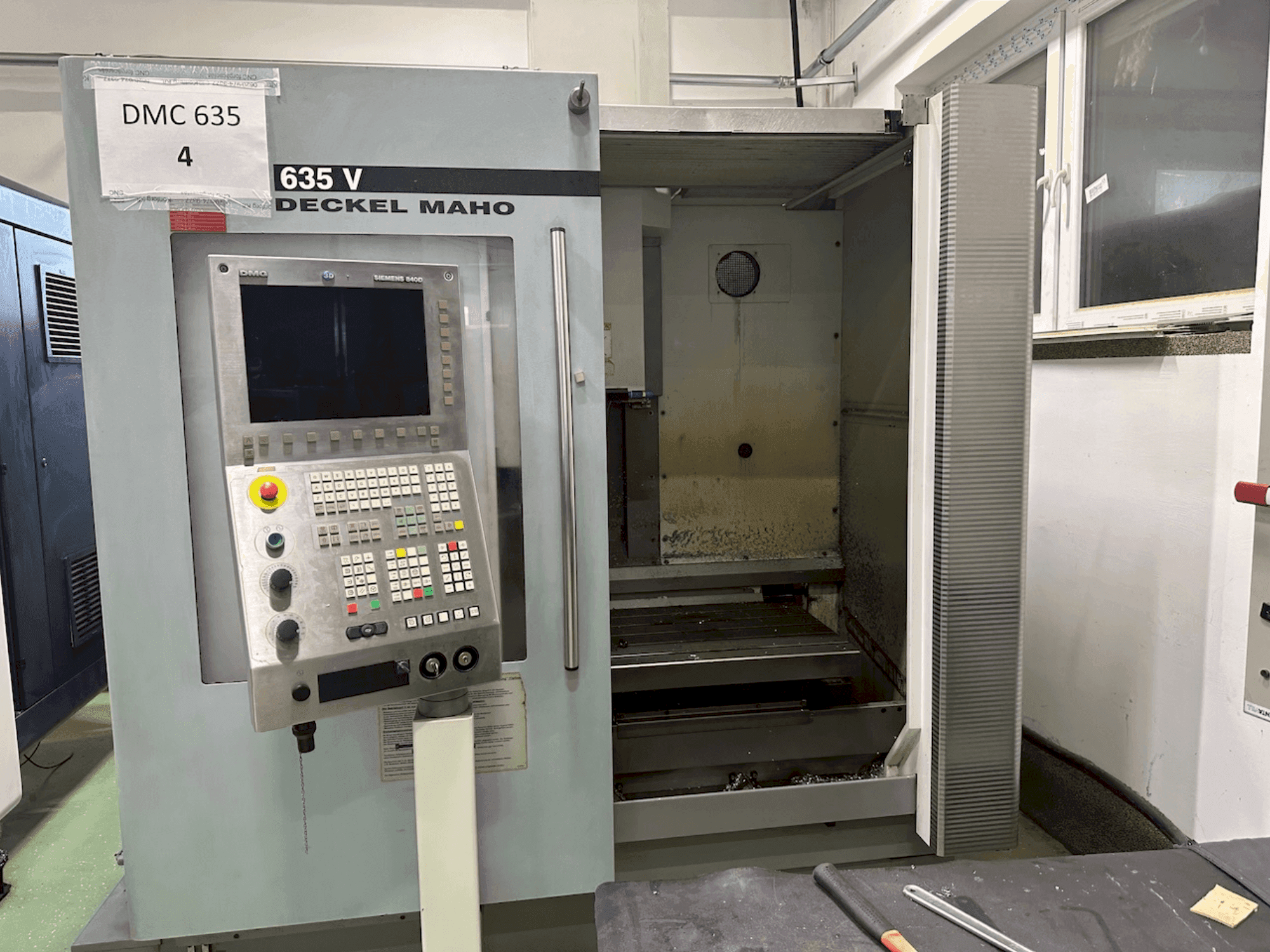 Front view of DECKEL MAHO DMC 635 V machine