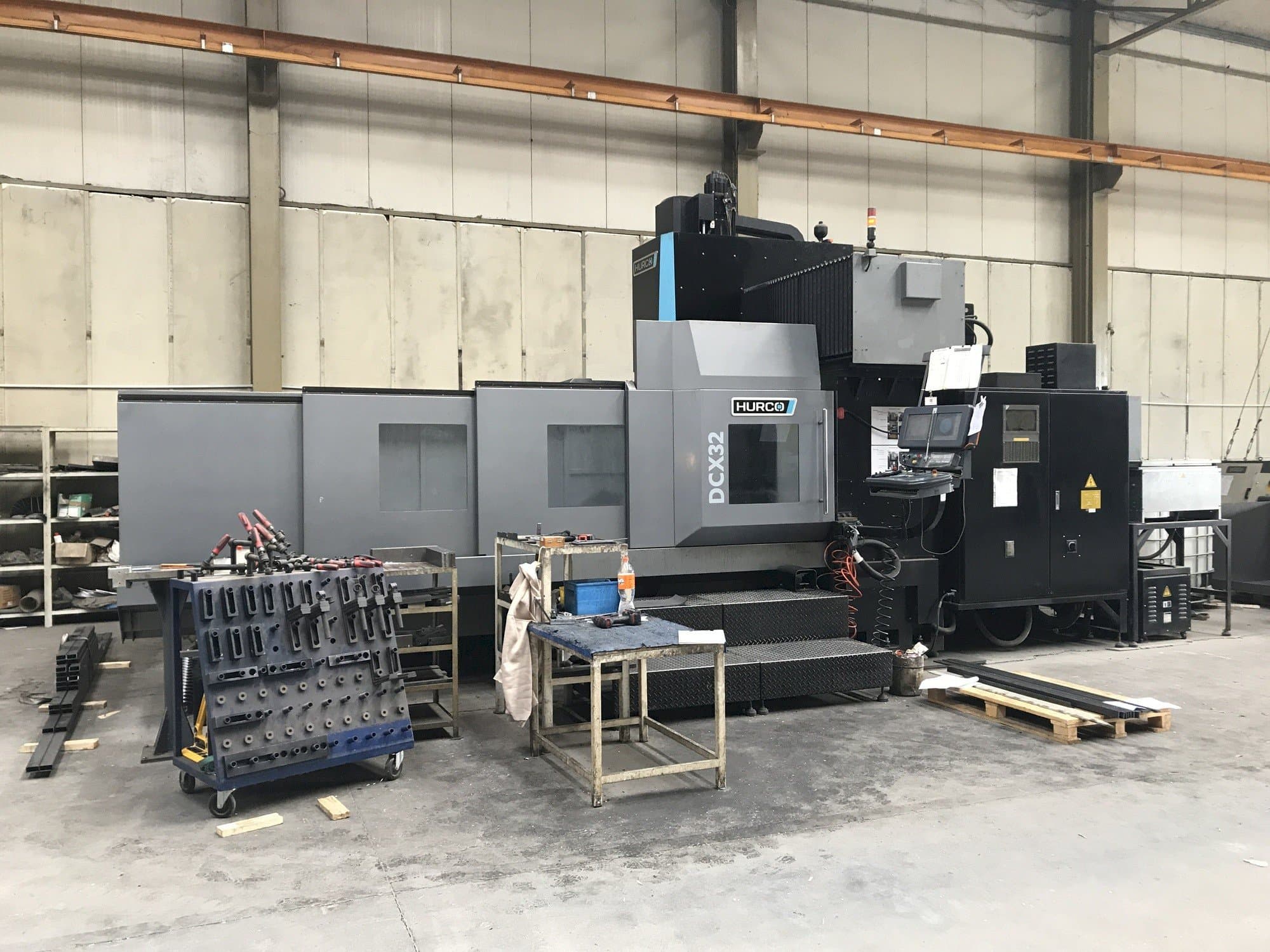 Front view of Hurco DCX32/50T machine