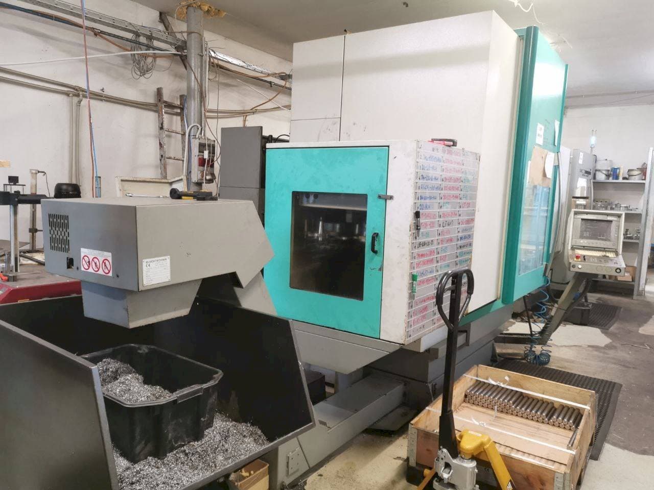 Front view of DECKEL MAHO 70 V  machine