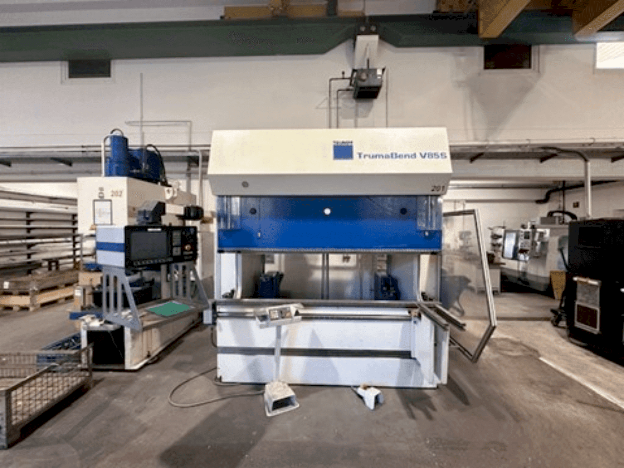Front view of TRUMPF TrumaBend V85S  machine