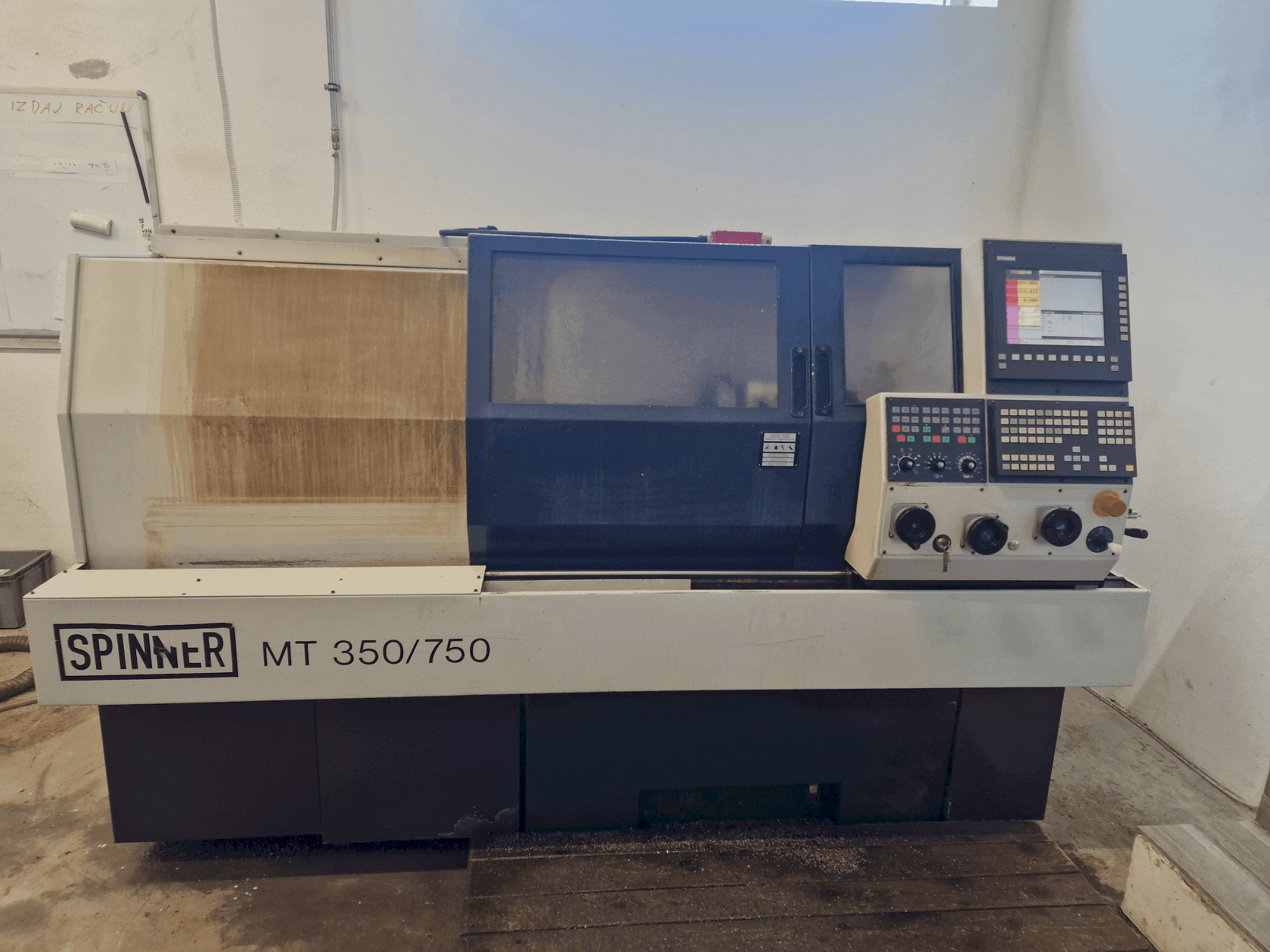 Front view of SPINNER MT 350/750 machine
