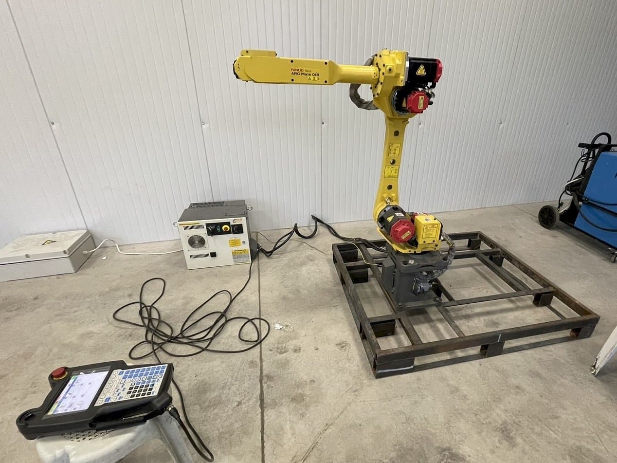 Front view of FANUC Arc mate 0iB  machine
