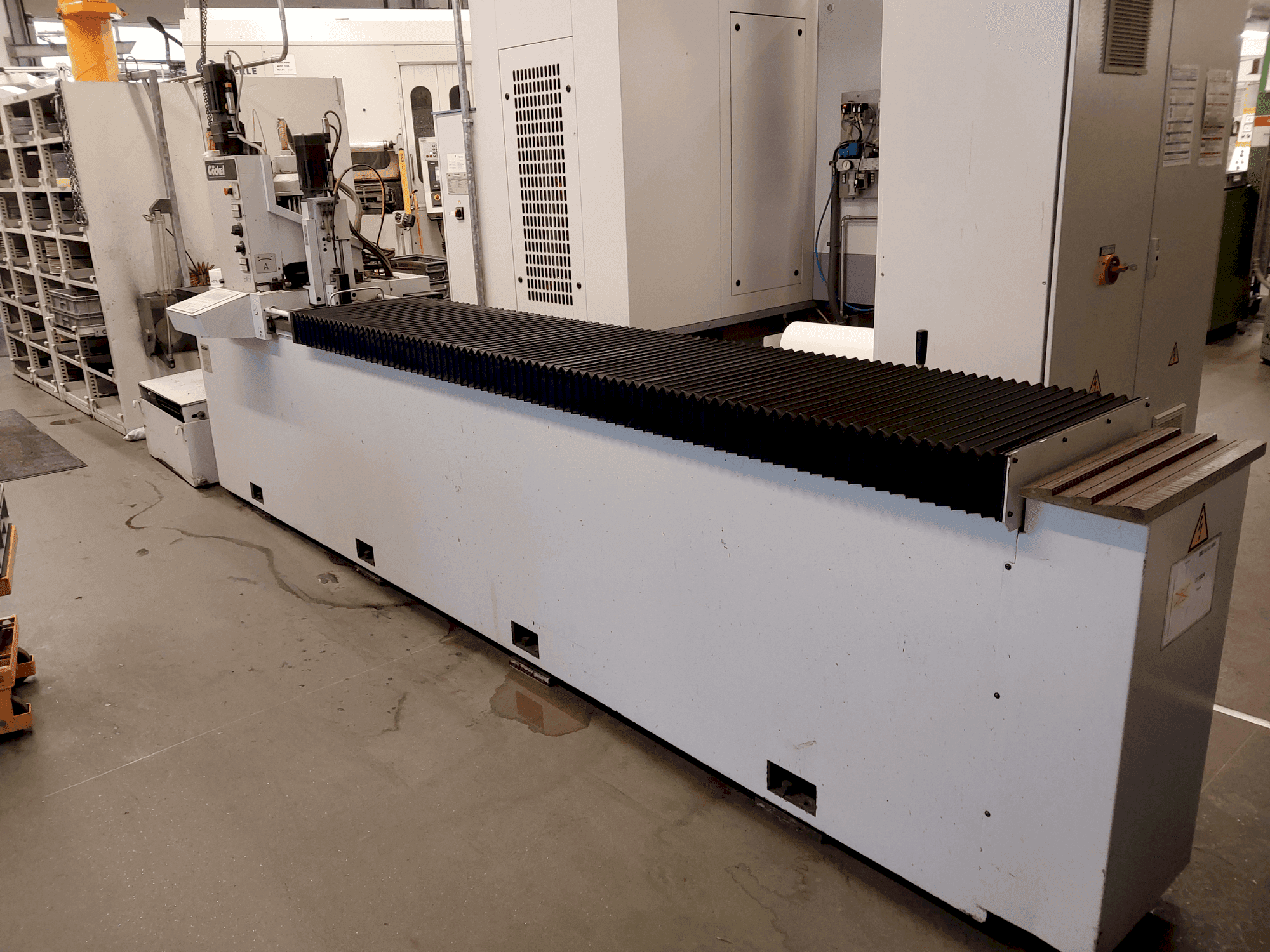 Front view of GÖCKEL G50 elTrob  machine