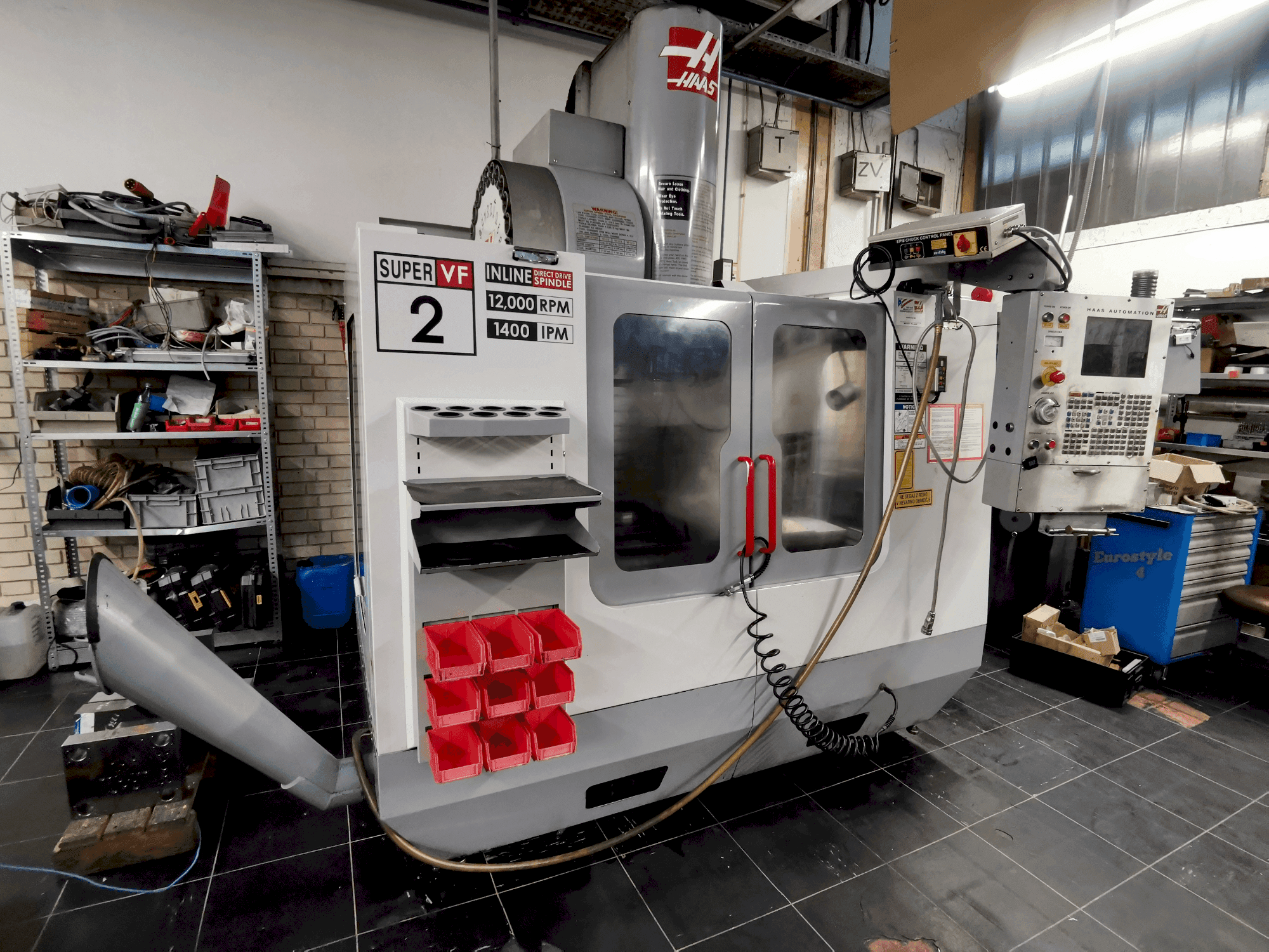 Front view of HAAS VF-2 SSHE machine