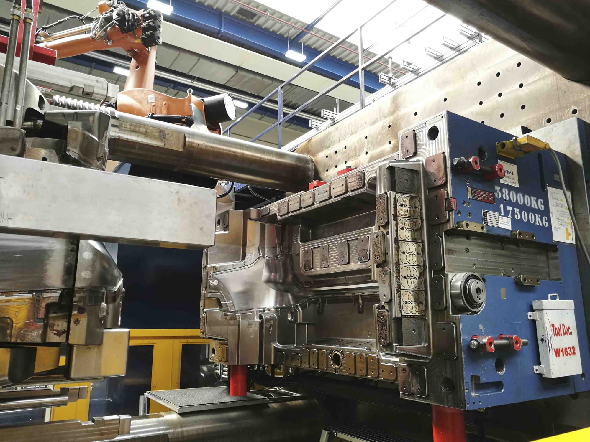 Front view 1 of Husky E 3650 RS 170/155 Machine