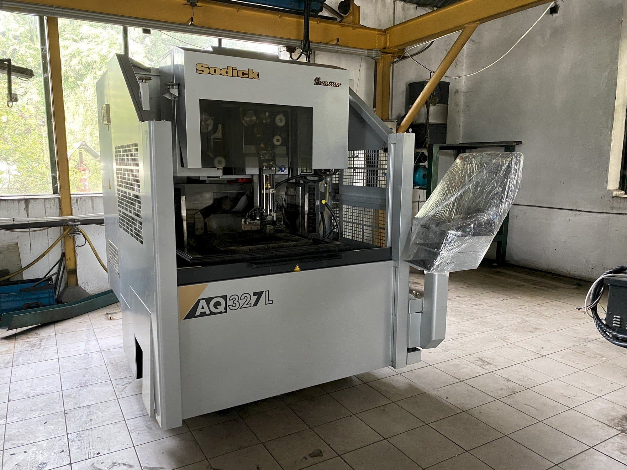 Front view of Sodick AQ327L machine