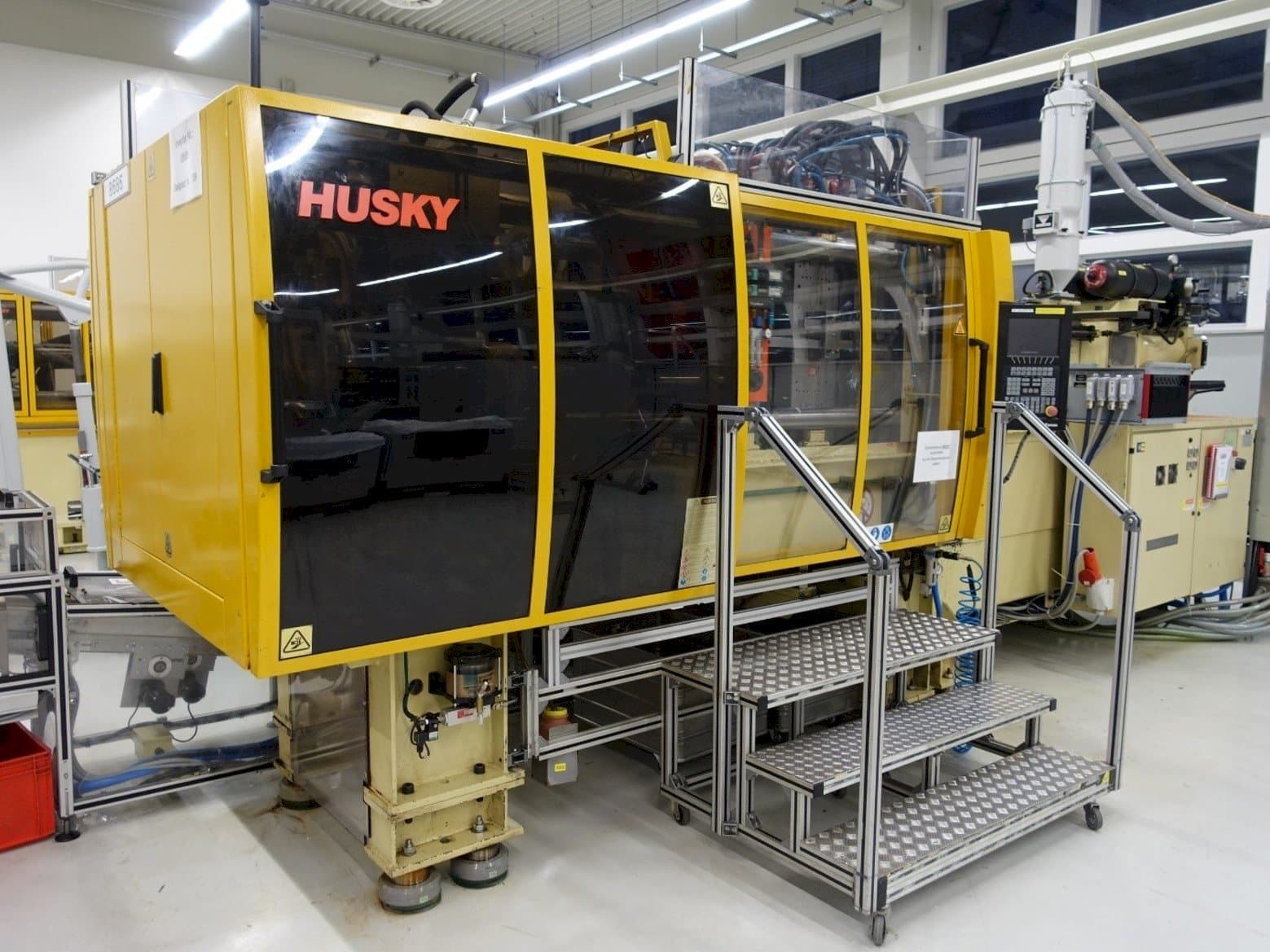 Front view of Husky GL225 RS70/60 machine