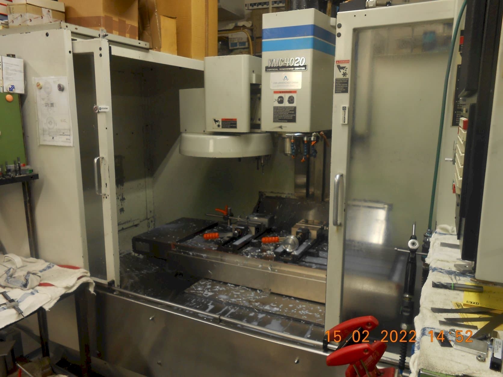 Front view of FADAL CNC Bearbeitungszentrum VMC 4020  machine