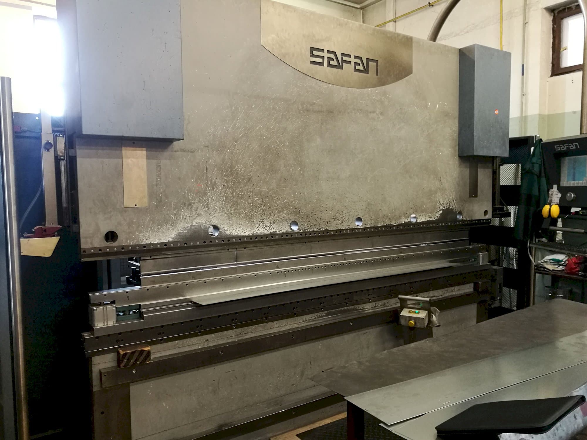 Left view of Safan CNCL-K 120-3100 TS1 Machine