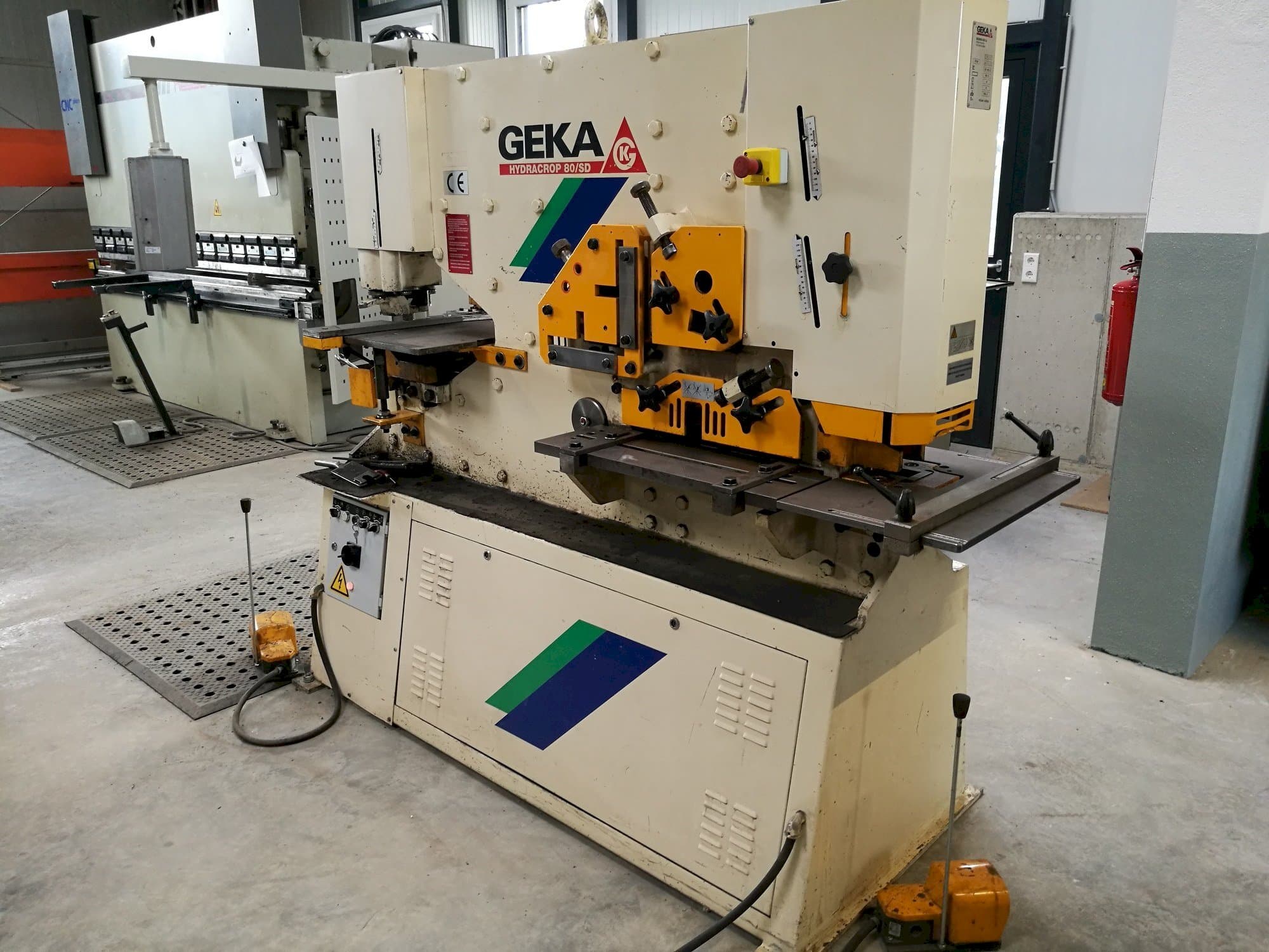 Front view of GEKA Hydracrop 80 SD machine