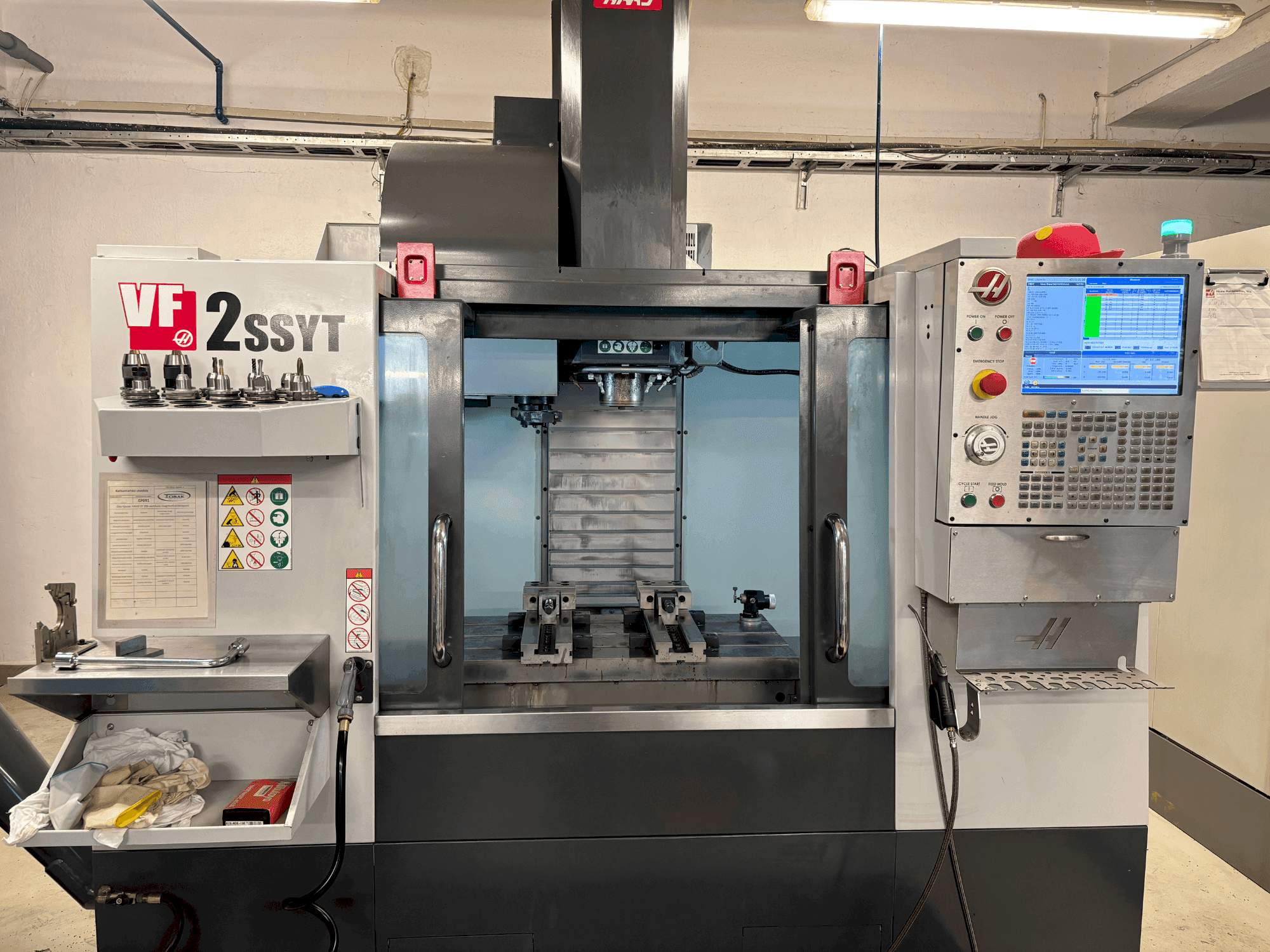 Front view of HAAS HAAS VF-2SSYT  machine