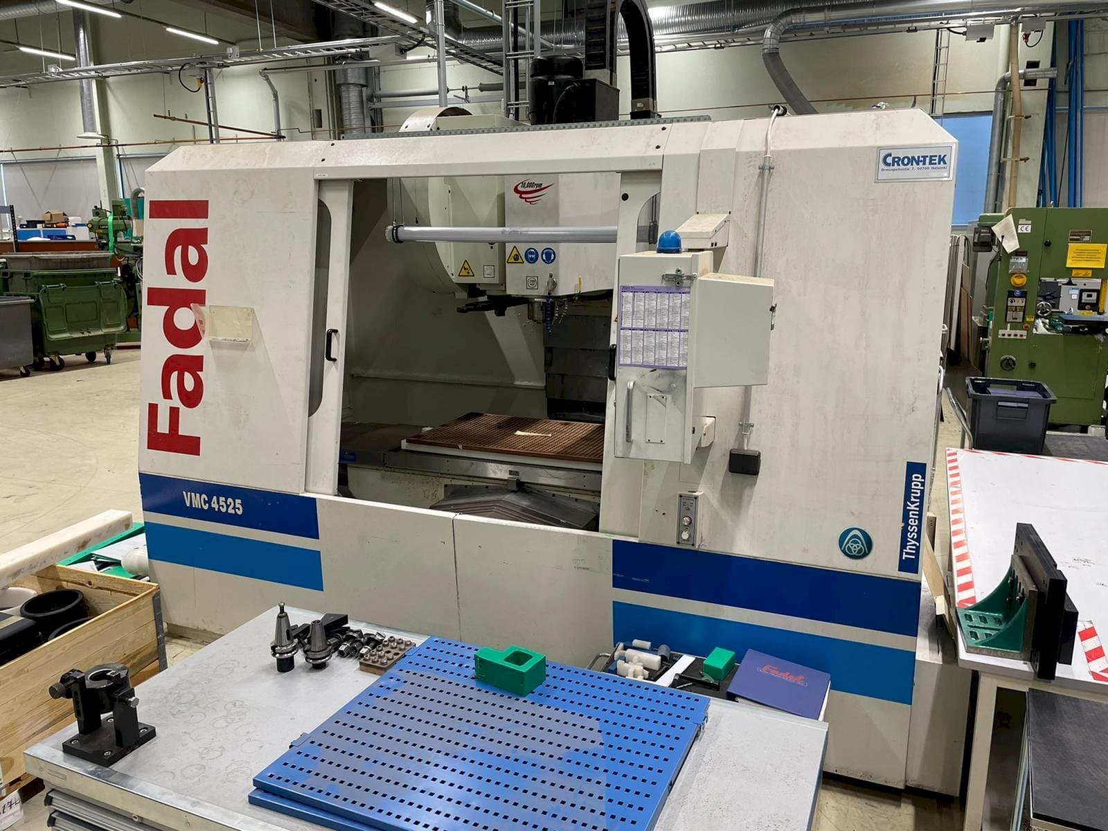 Front view of FADAL VMC 4525 HT machine