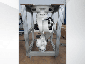 Front view of KUKA KR270 R2700 C ultra MED (2015) machine