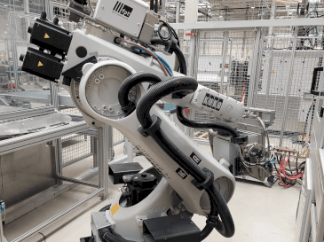 Front view of KUKA KR 30-3 machine