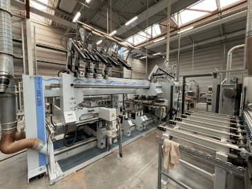 Front view of Weeke profiLine BST 500/D machine
