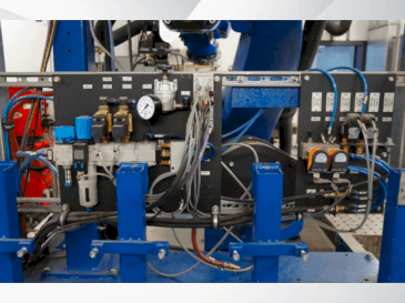 Front view of KUKA KR 100-2 HA 2000 machine