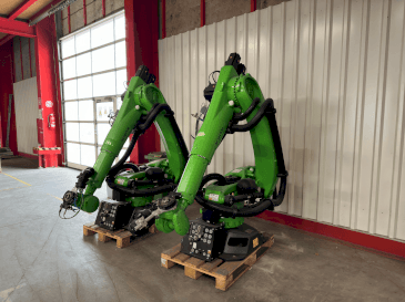 Front view of KUKA KR 90 R3700 prime K machine