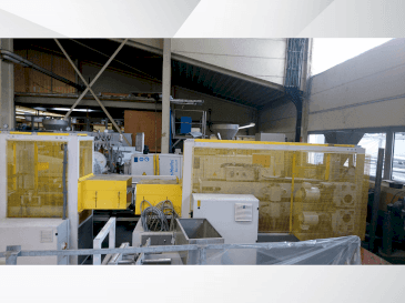 Front view of Krauss Maffei KMD 75 XS/P machine
