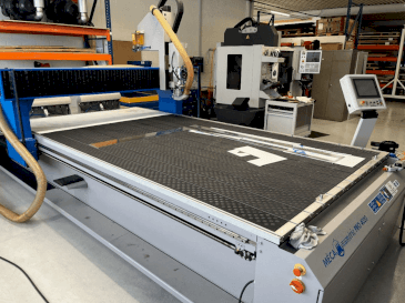 Front view of MECANUMERIC MecaPro 4020 machine