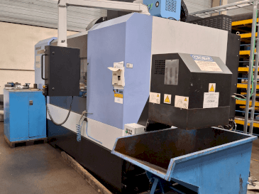 Front view of DOOSAN DNM 750 II machine