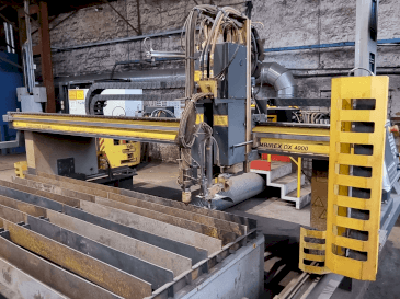 Front view of ESAB Combirex DX 4000 machine
