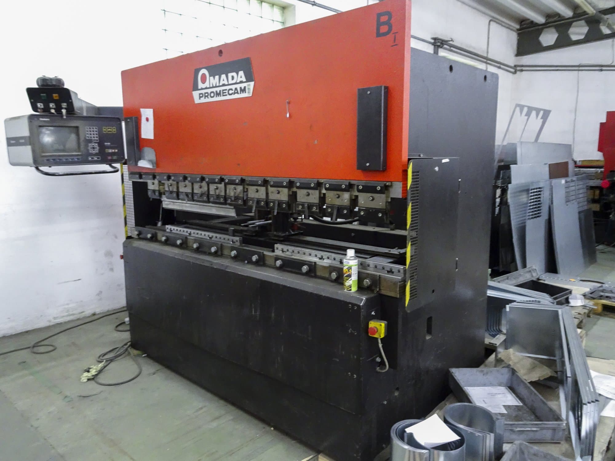 Right view of AMADA ITPS 80-25 machine