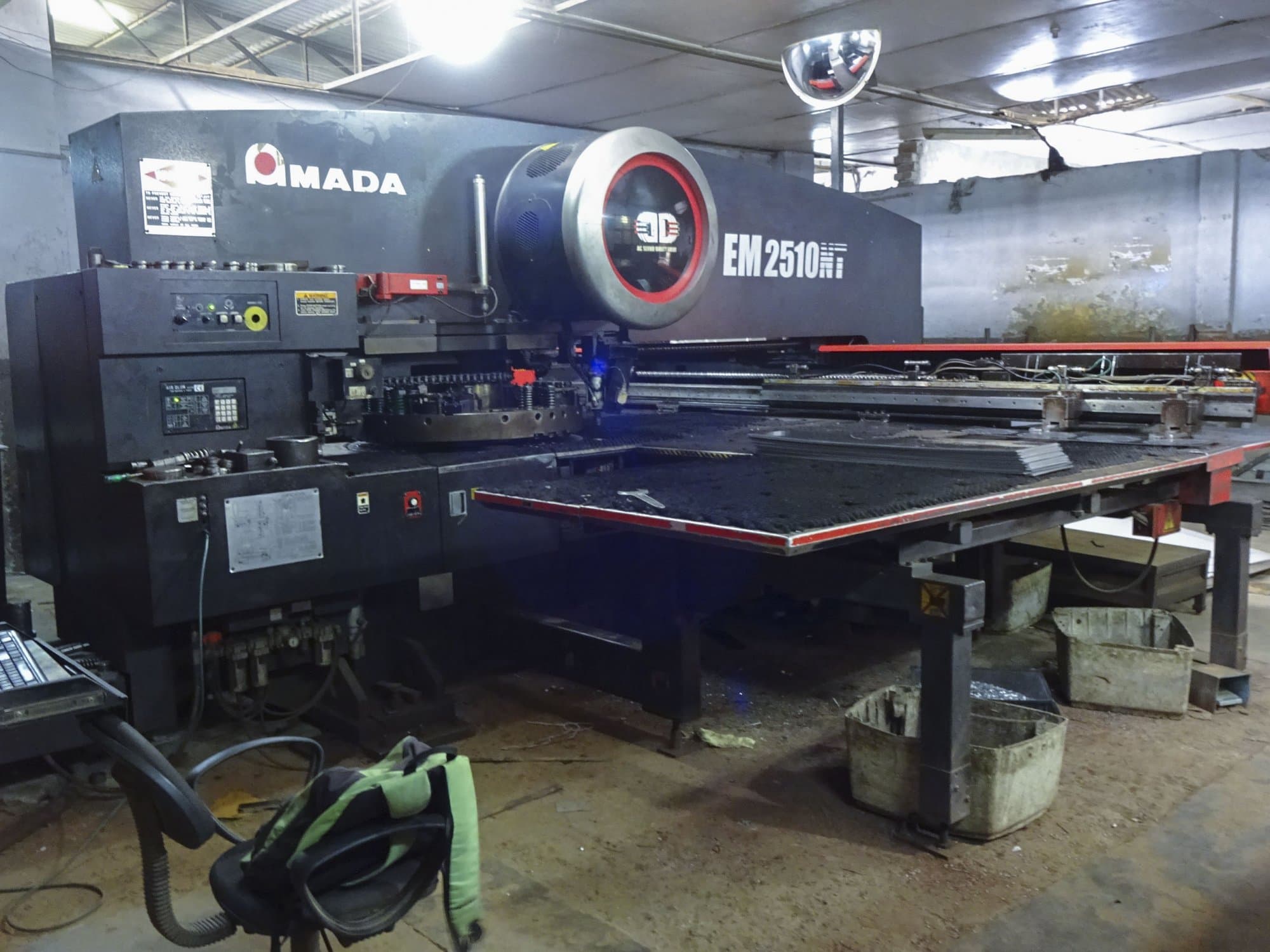 Front view 1 of AMADA EM2510NT Machine