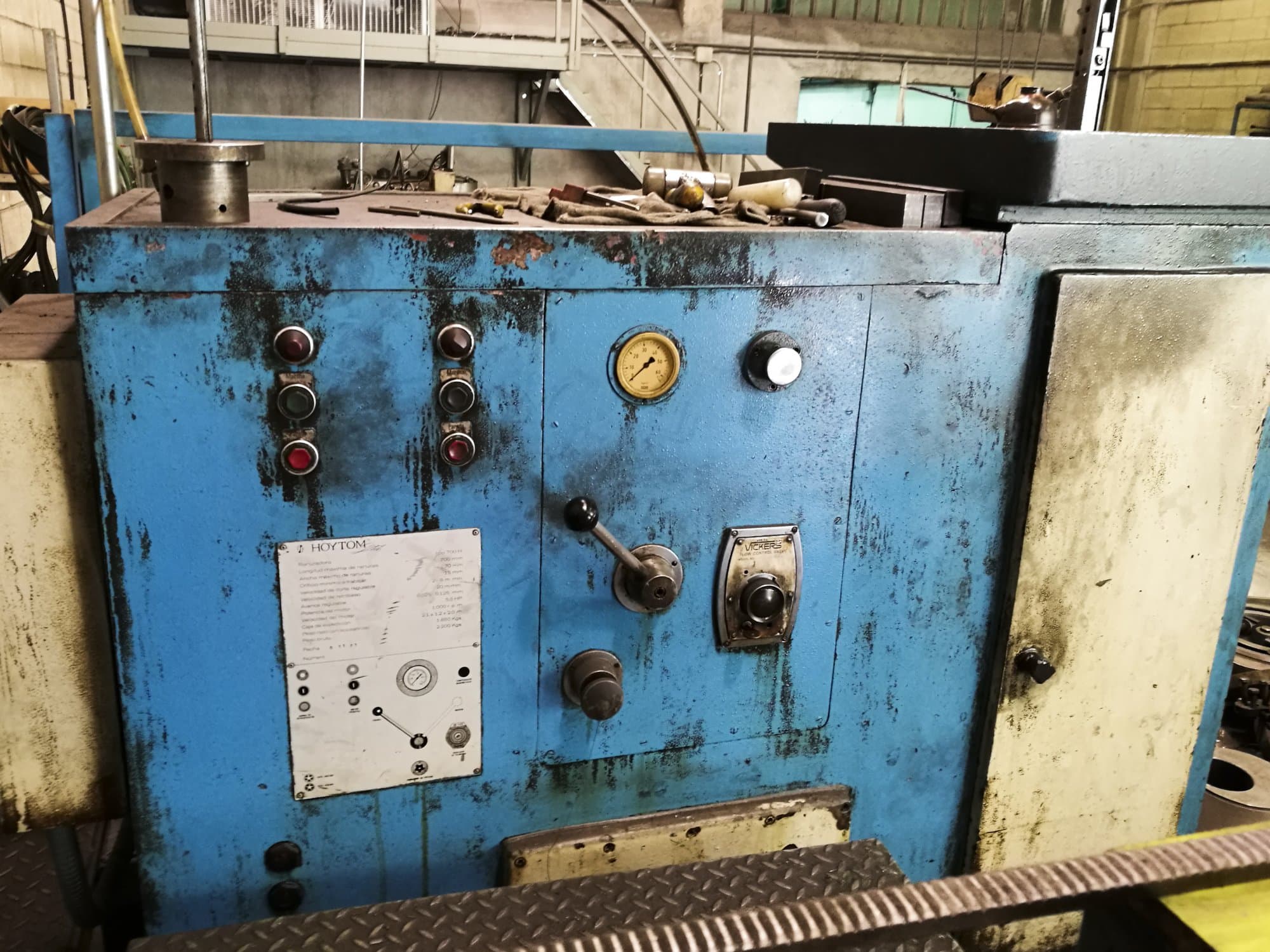 Front view of Hoytom 700 H machine