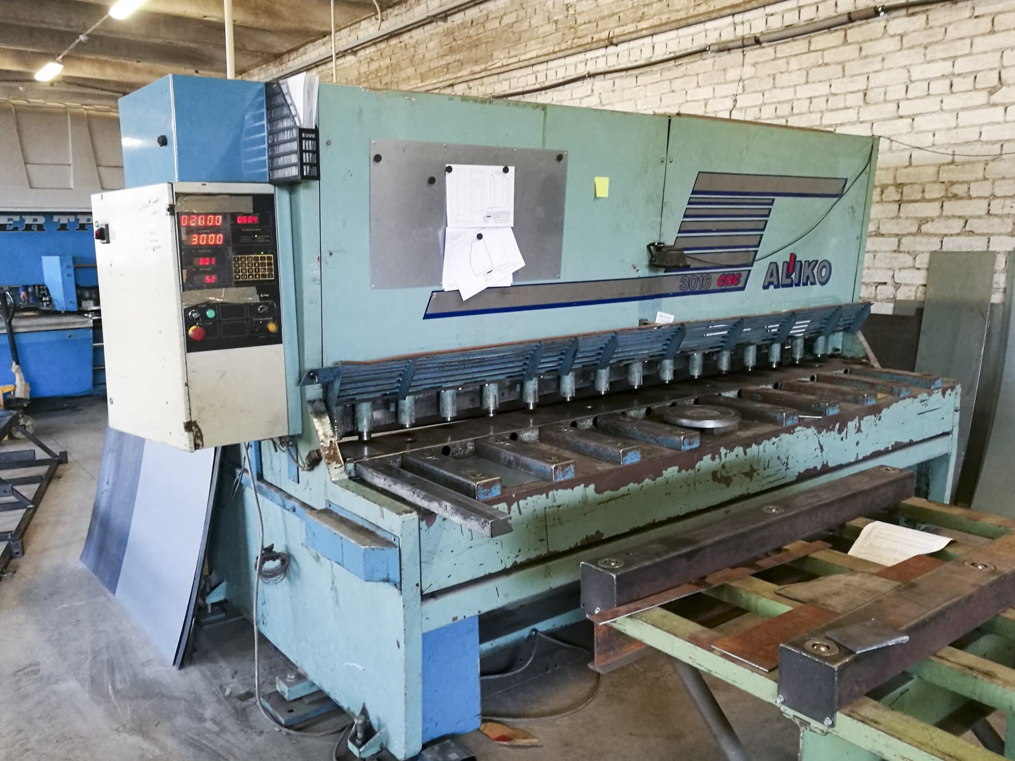 Left view 1 of ALIKO AK 3016 machine