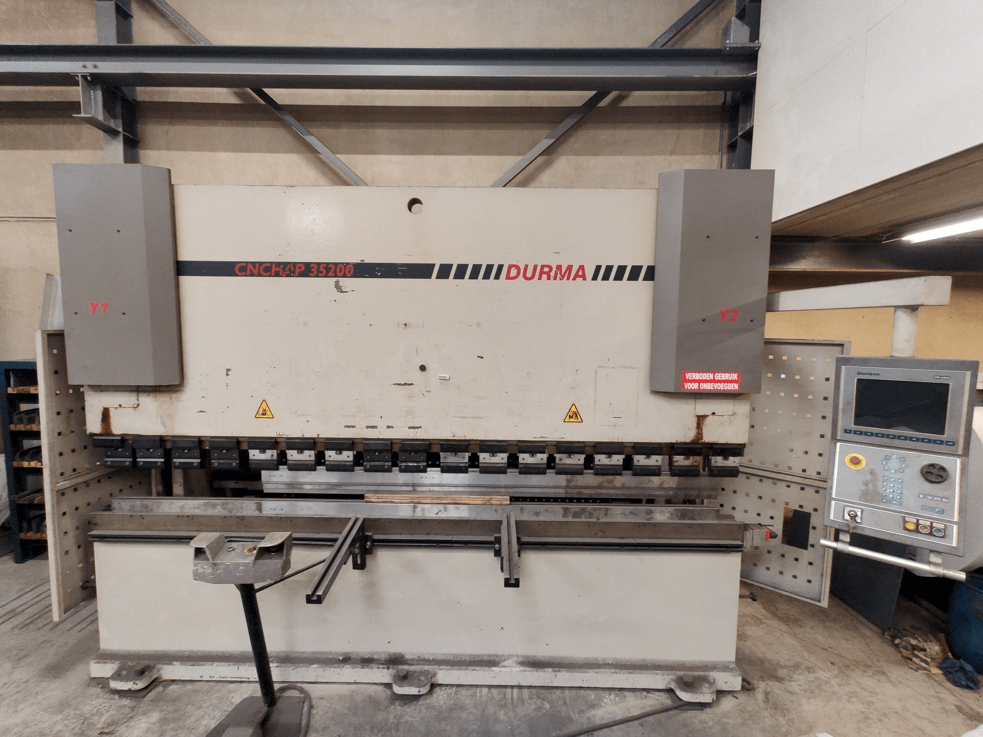 Front view of Durma CNC HAP 35200 machine