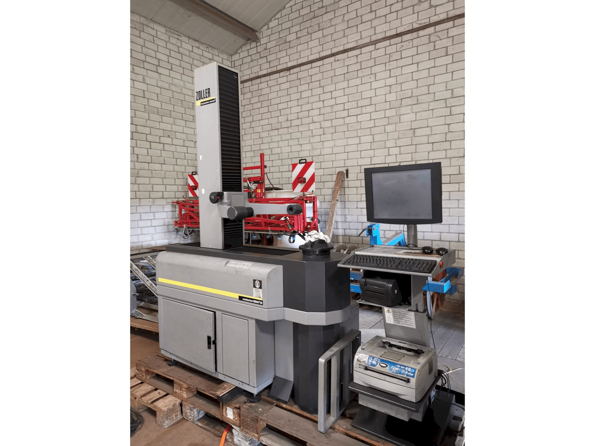 Front view of Zoller Venturion 800 machine