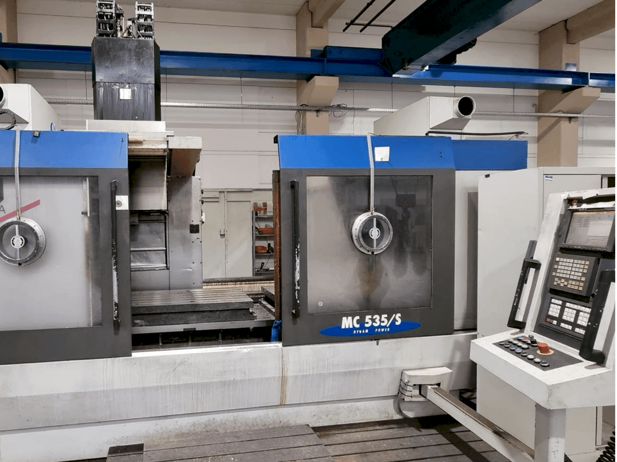 Front view of STAMA MC 535 machine