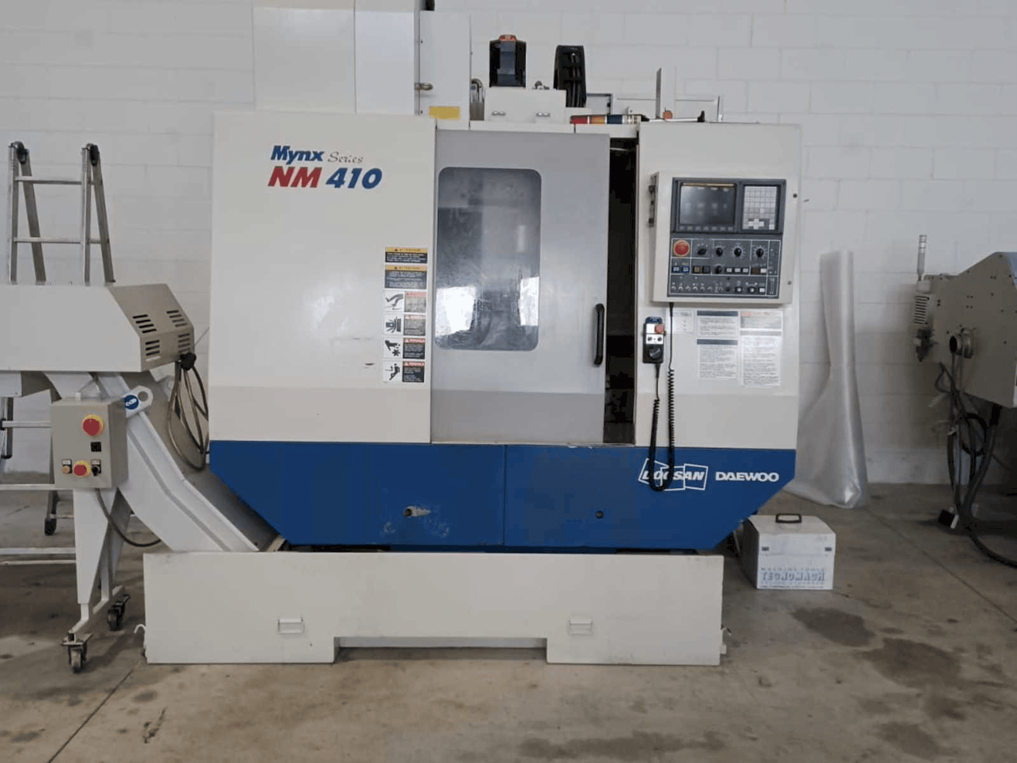 Front view of Doosan Mynx NM 410 machine