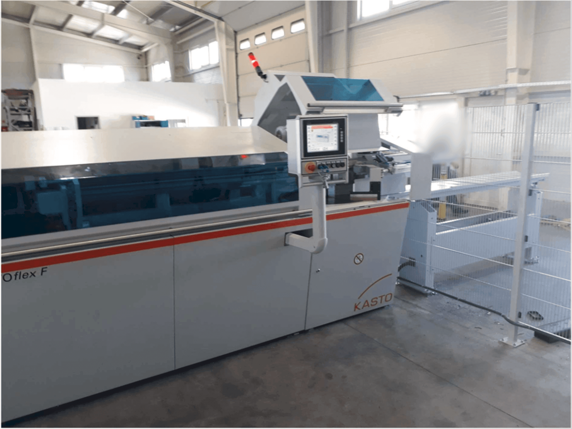 Front view of KASTO flex F machine