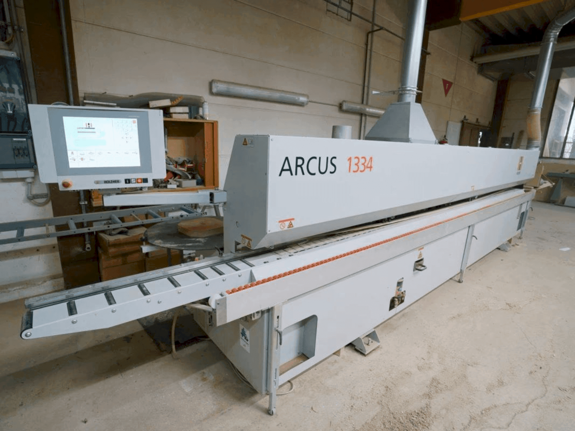 Front view of HOLZHER ARCUS 1334 FV2 machine