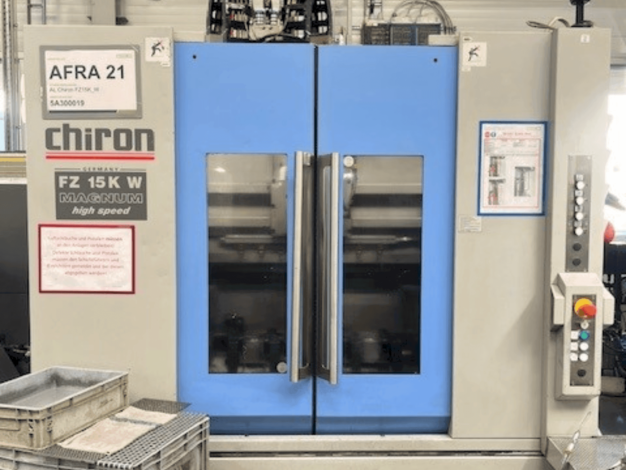 Front view of CHIRON FZ 15 KWM HS machine