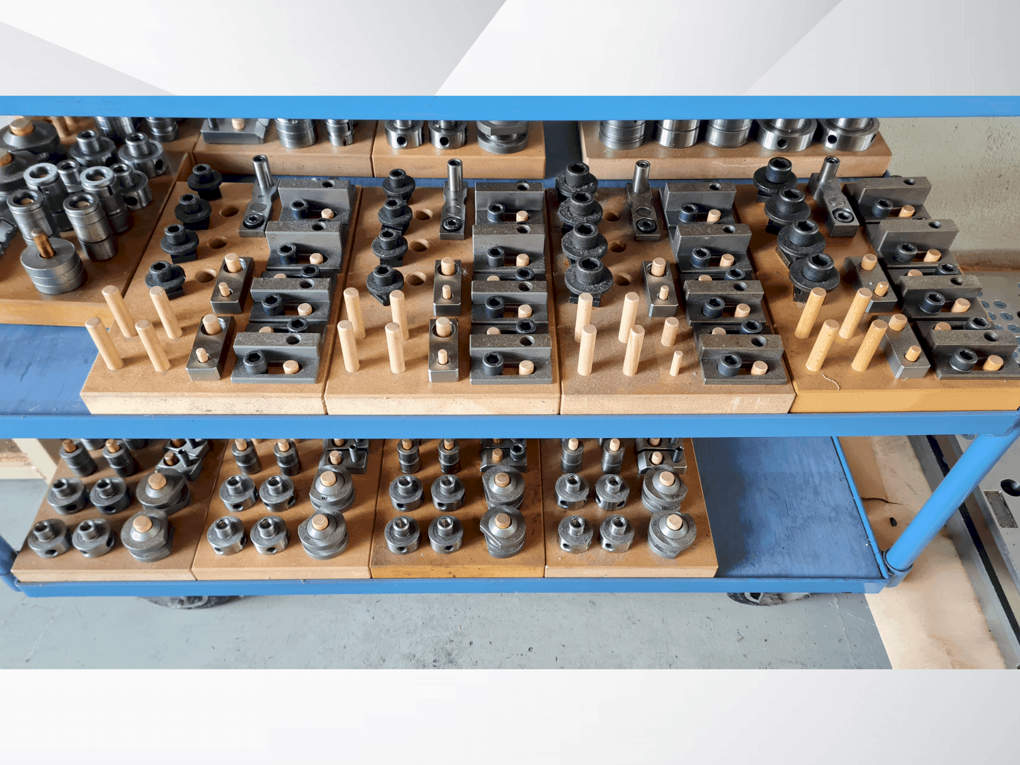 Front view of MEUSBURGER H1000 556/466/366 machine