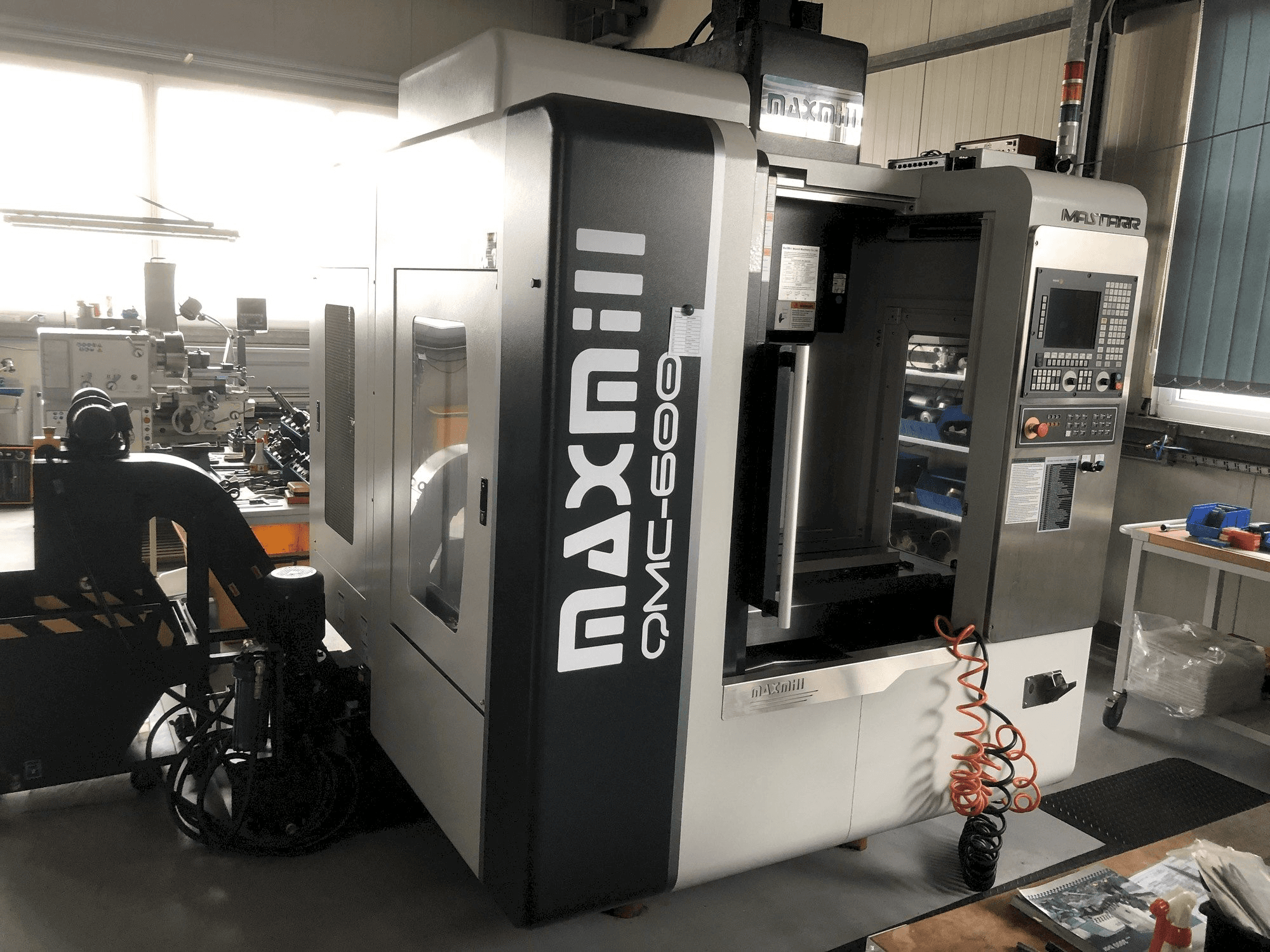 Front view of MAXMILL QMC-600 machine