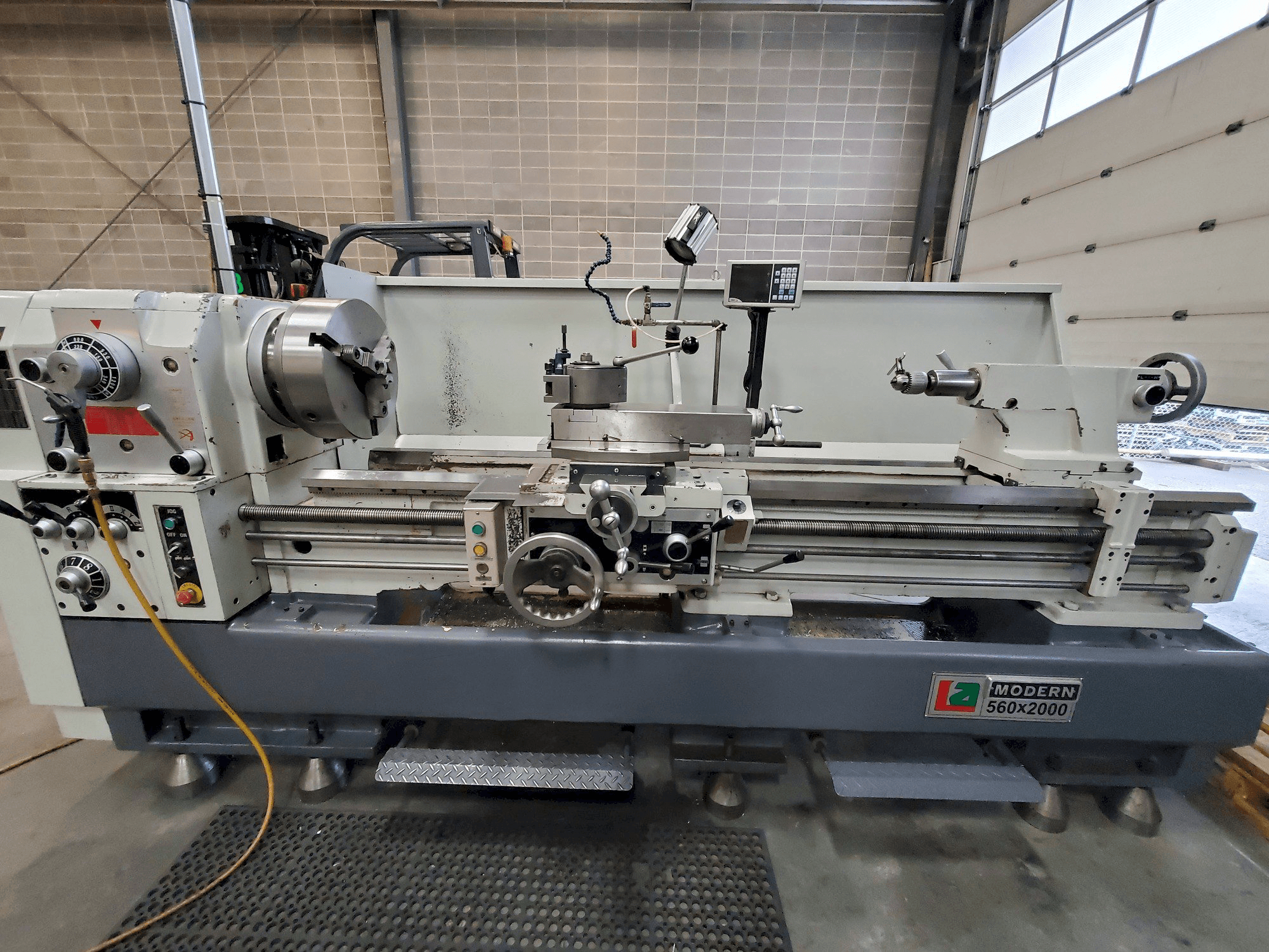 Front view of Modern 560X2000 machine