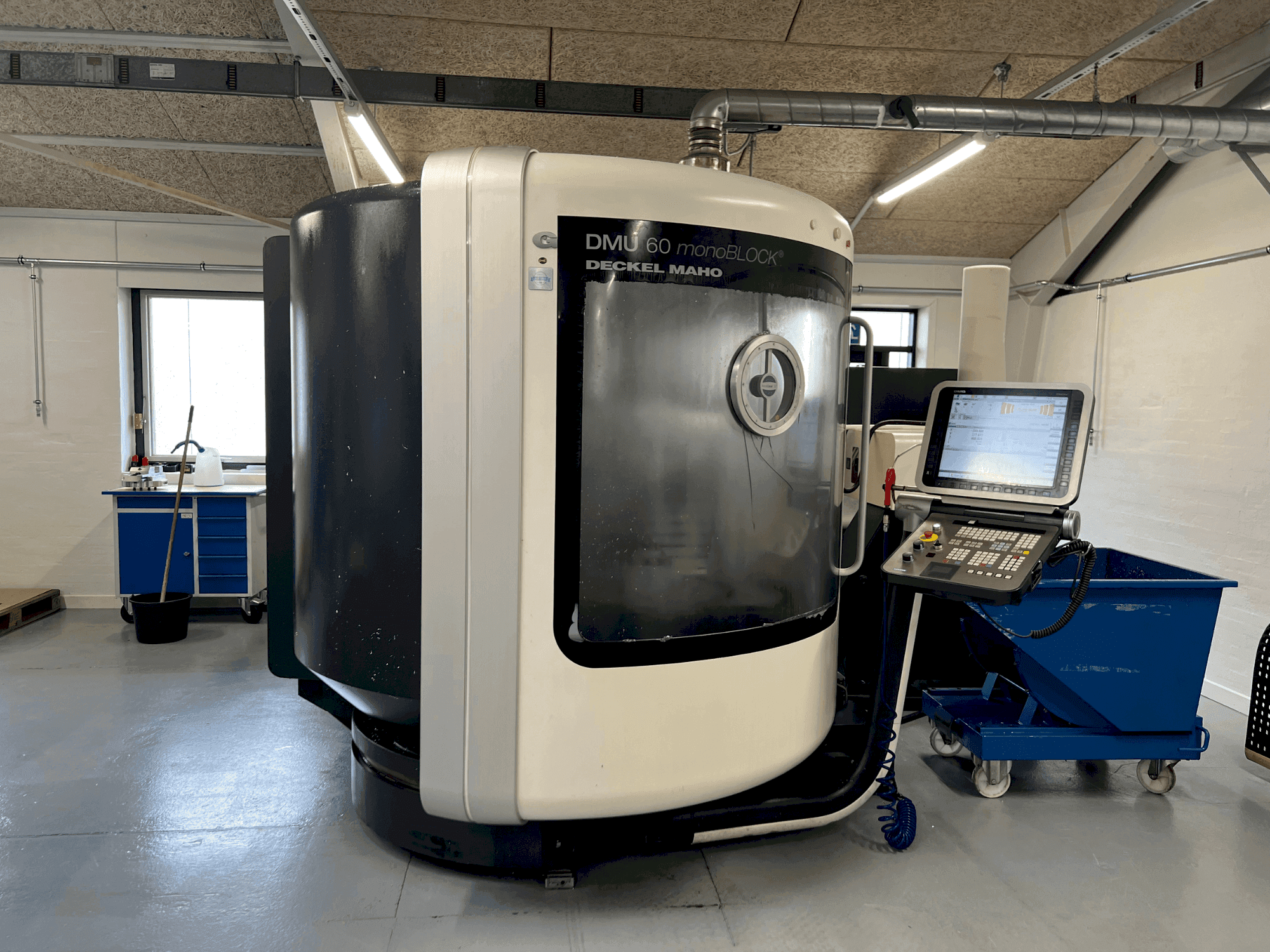 Front view of DMG MORI DMU 60 monoBLOCK machine