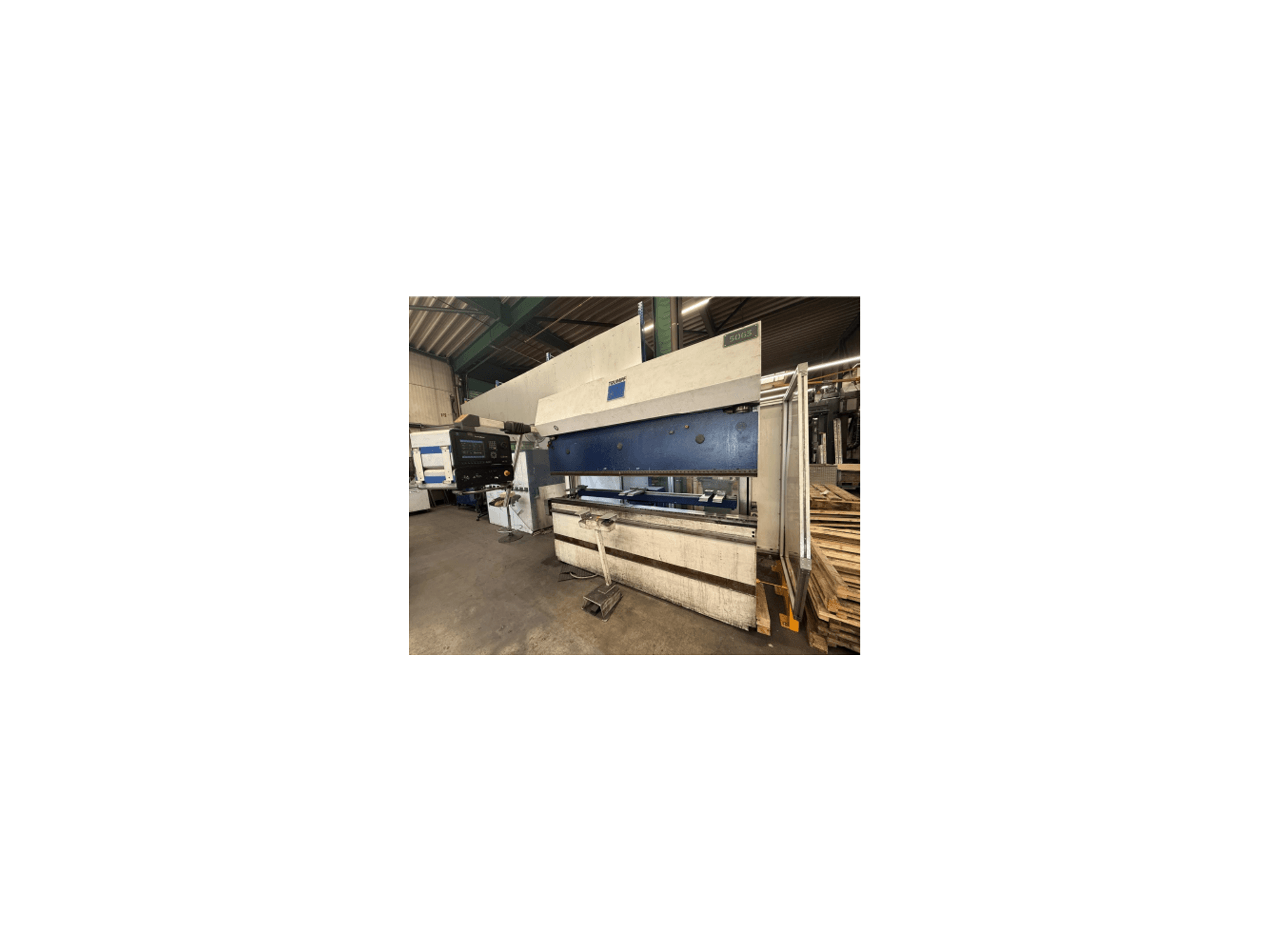 TRUMPF TrumaBend V85 S press brake, side view, showcasing control panel, bending apparatus, and sturdy metal frame.