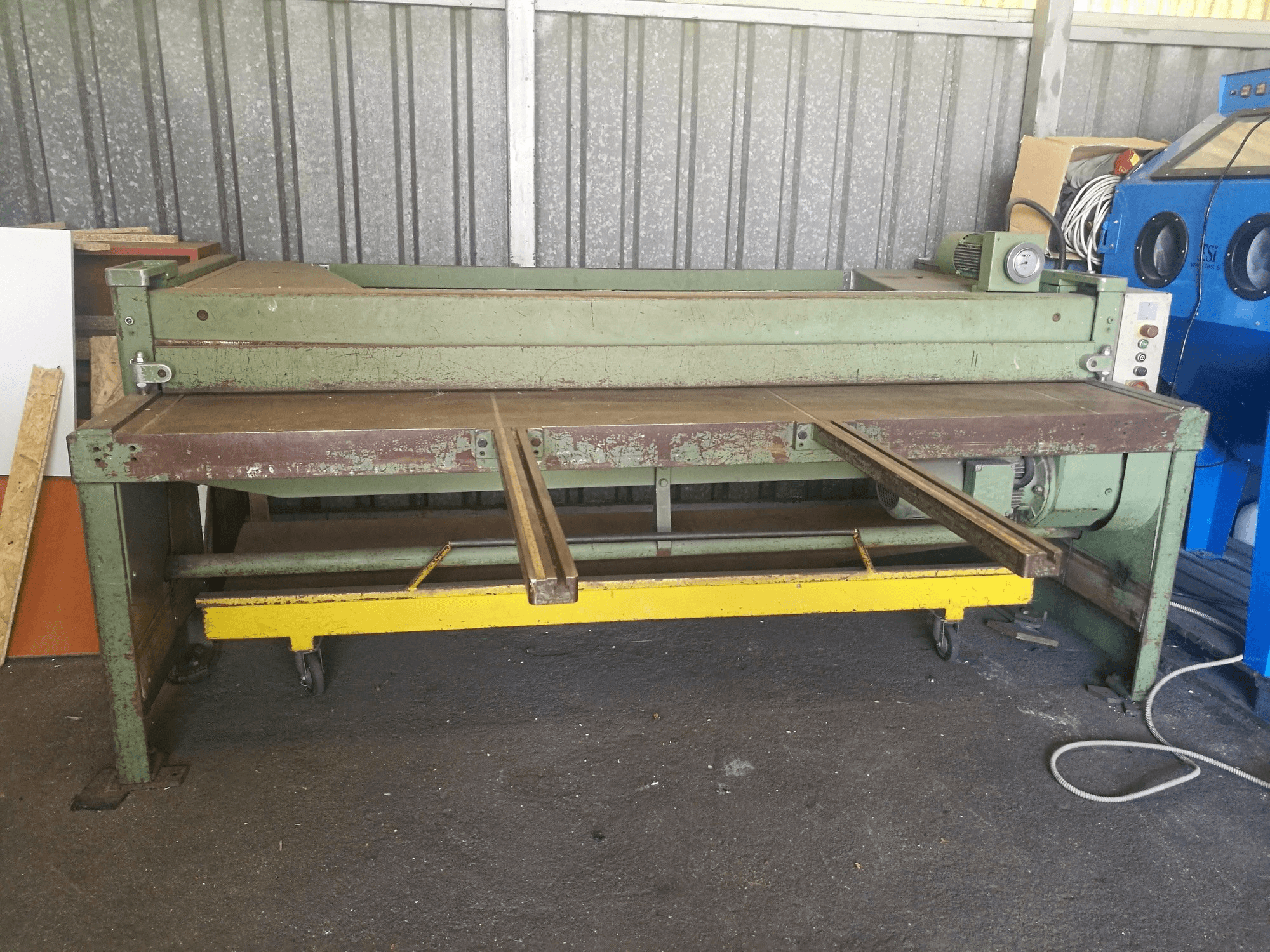 Front view of Schechtl SMT 250-MA machine