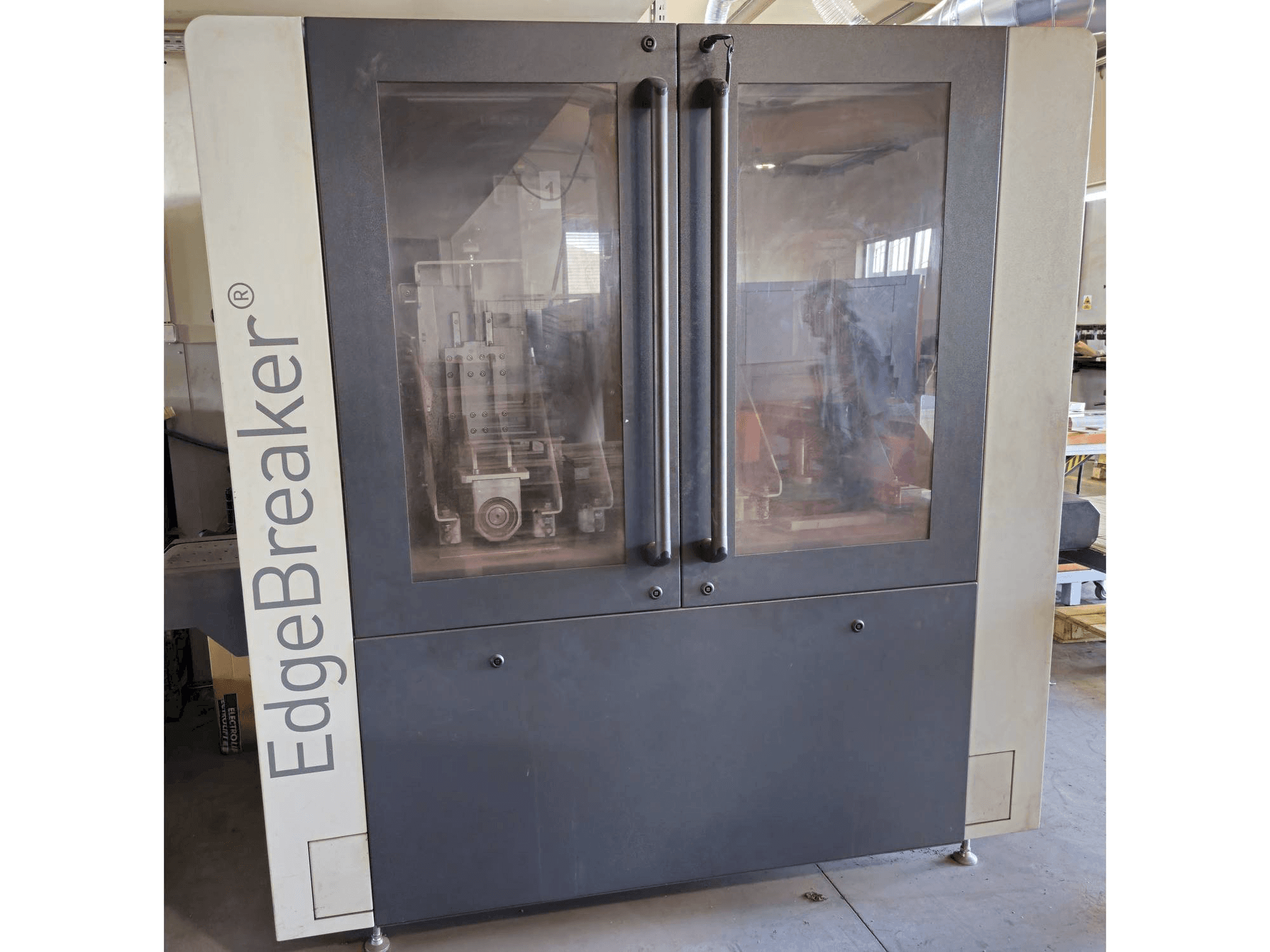 Front view of ARKU EdgeBreaker 1000 machine