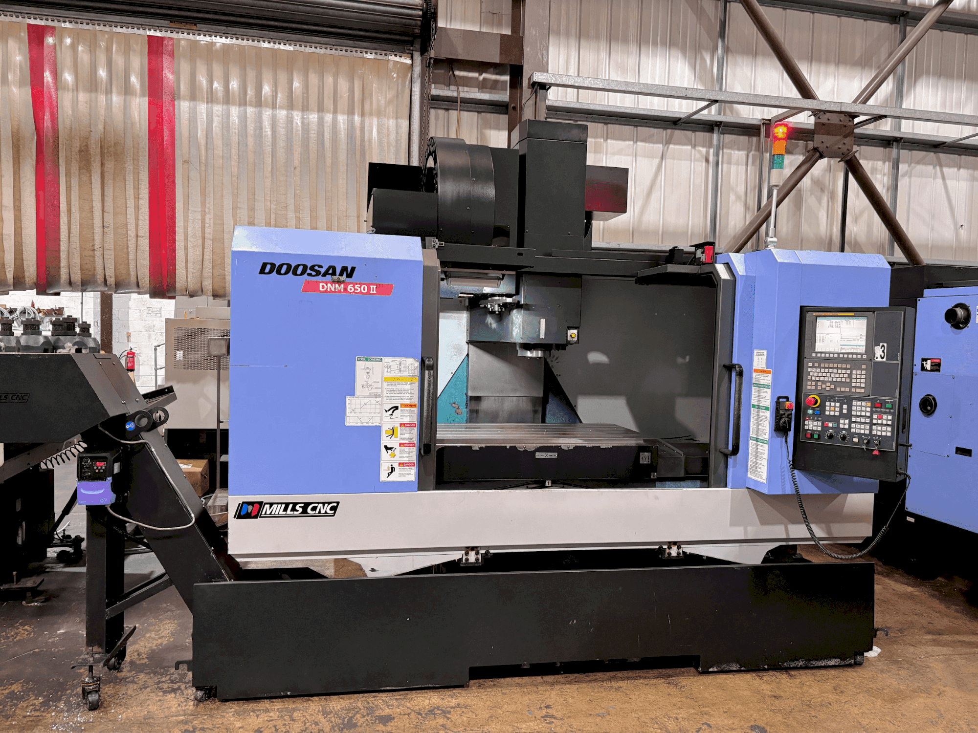 Front view of DOOSAN DNM 650 II machine