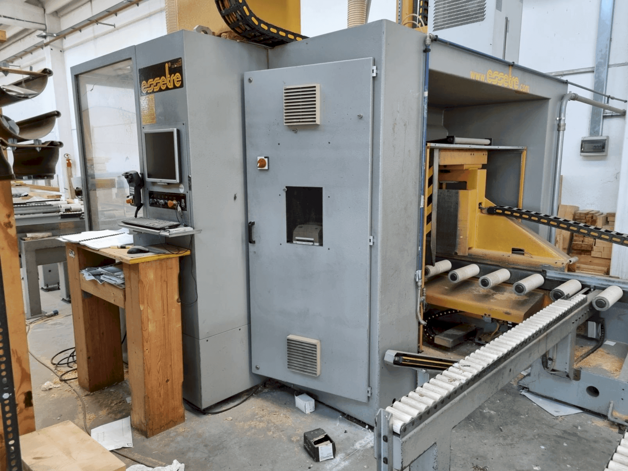 Front view of ESSETRE TECHNO machine